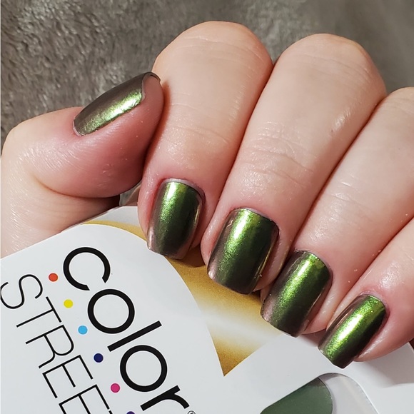 *Retired* Color Street: Viper-active | Green Metallic Duochrome Copper Fall - Picture 7 of 13